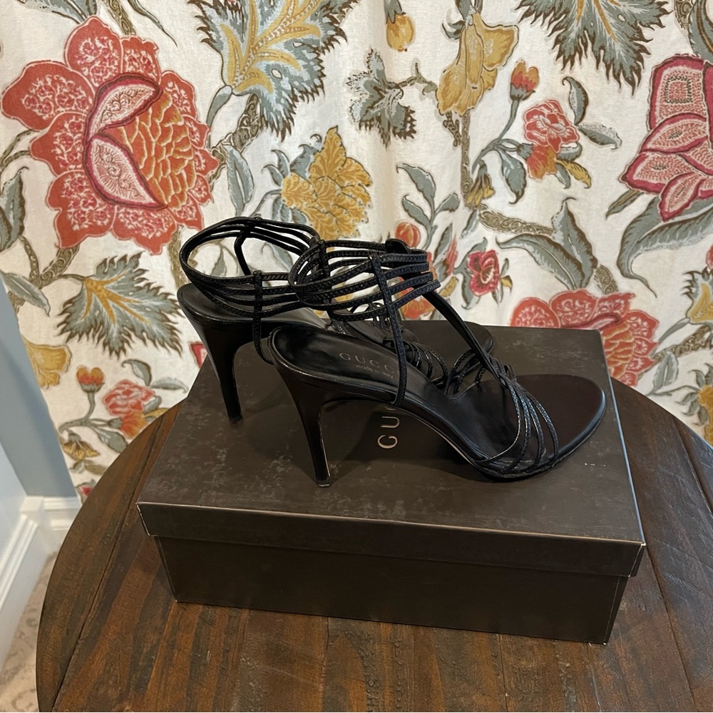 Gucci strappy sandals heels 8.5 with original box and dustbags